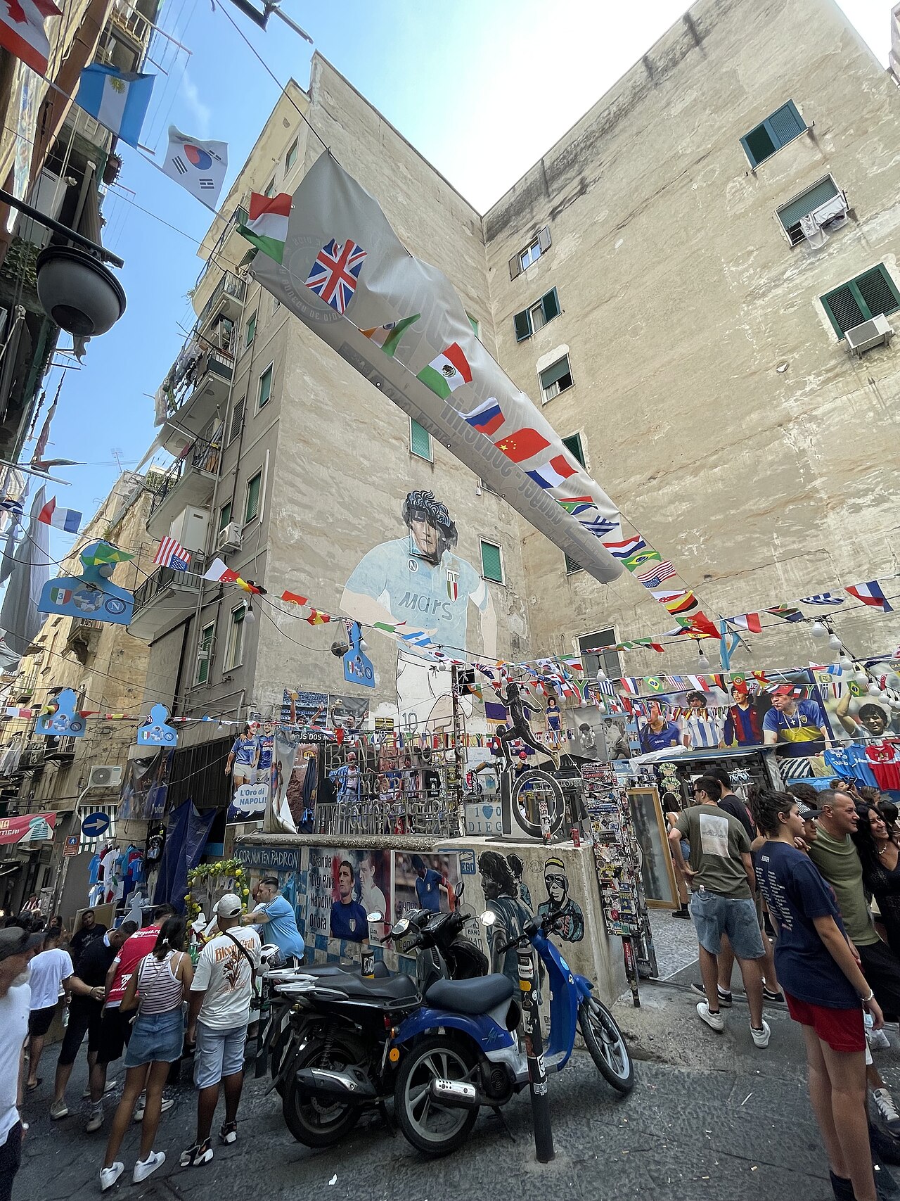Maradona mural above the Spanish Quarters